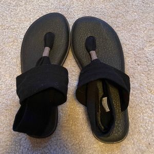 Sanuk yoga sandals
